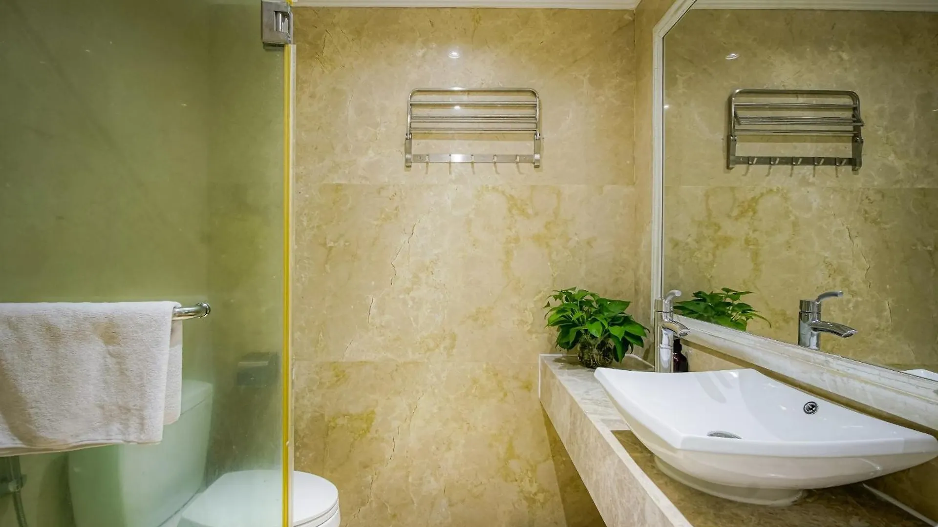 The Rixx Ben Thanh Tower - The One Saigon Ho Chi Minh City Apartment